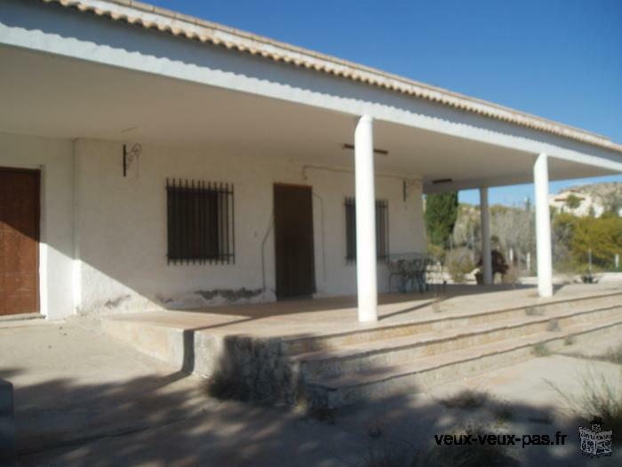 CHALET AND HOUSES WITH LAND BETWEEN MURCIA AND ALICANTE SPAIN