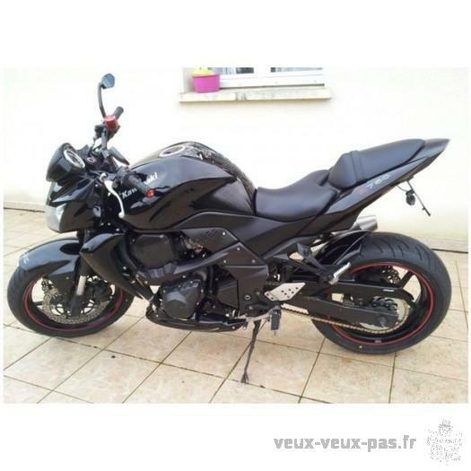 Moto Kawasaki noir Z 750