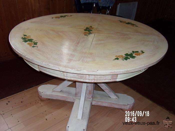vend table ronde pin massif