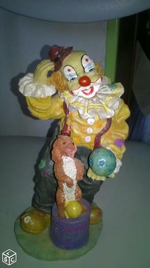 Clown avec petit chien en plâtre