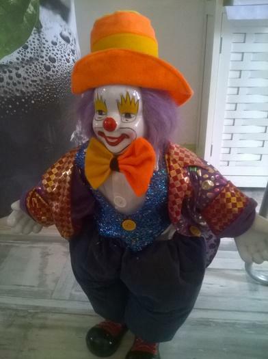 Superbe statue de clown en porcelaine
