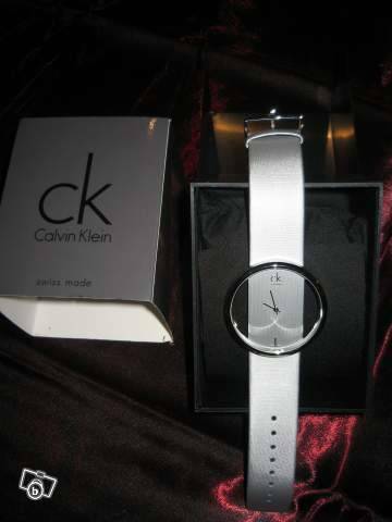 authentique montre ck (calvin klein) NEUVE, gris argentée pour femme