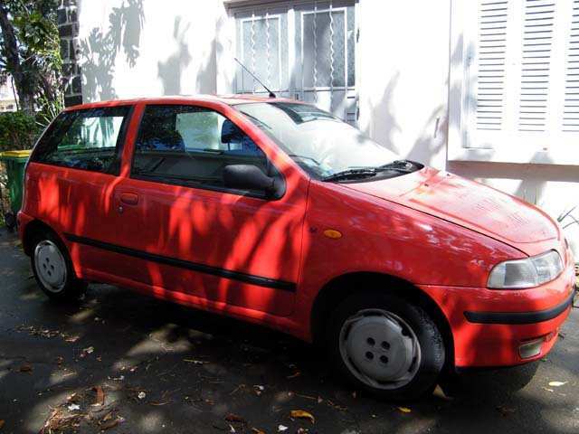 Fiat Punto rouge