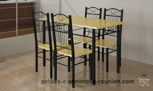 Set de 4 chaises en métal et 1 table