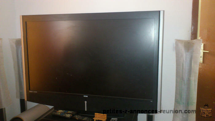 URGENT vend ensemble télévision ecran LCD 125 CM en très bonne état + home cinema