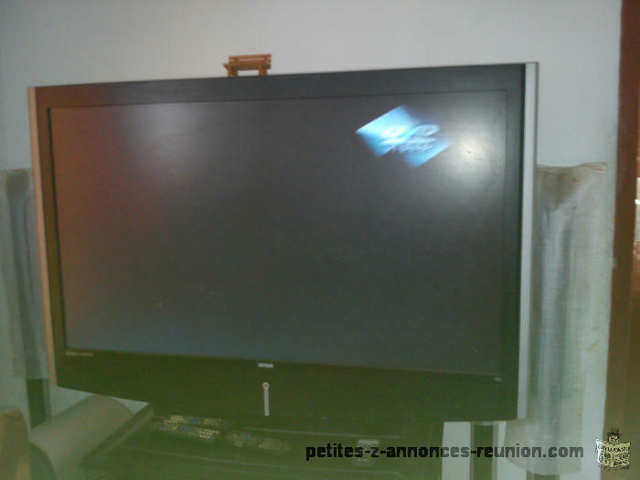 URGENT vend ensemble télévision ecran LCD 125 CM en très bonne état + home cinema