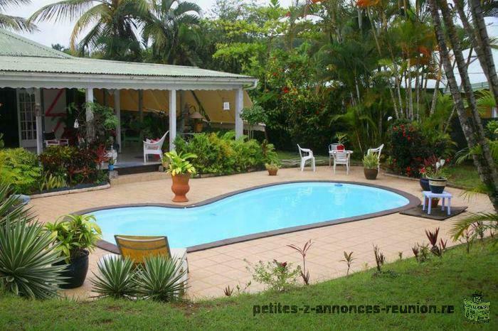 Villa F5 + piscine sur terrain 1084m2 dans lotissement