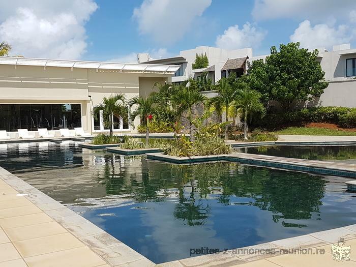 Villa pied dans l'eau avec piscine dans complexe hôtelière dans le Nord de Maurice