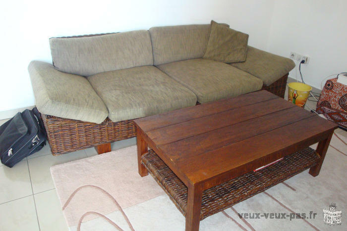 sofa osier et bois très bon état + table basse