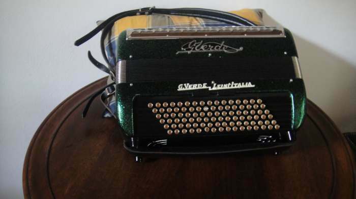 vend accordeon Verde artist C 96 à boutons , chromatique