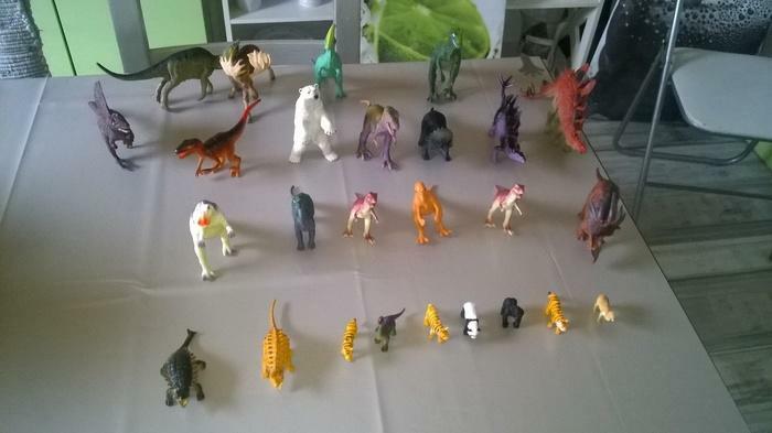 27 statues de Dinosaures