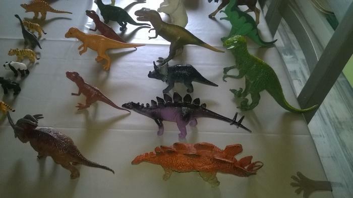 27 statues de Dinosaures
