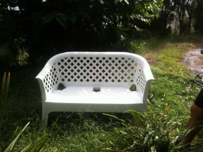 Banc de jardin blanc état neuf 25 euros