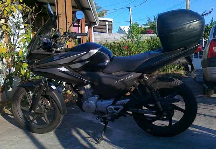 CBF 125, 9995 km, 2.5l/100km: 2200 €