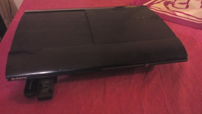 Je vends ma Playstation 3 slim avec 2 manettes et 6 jeux