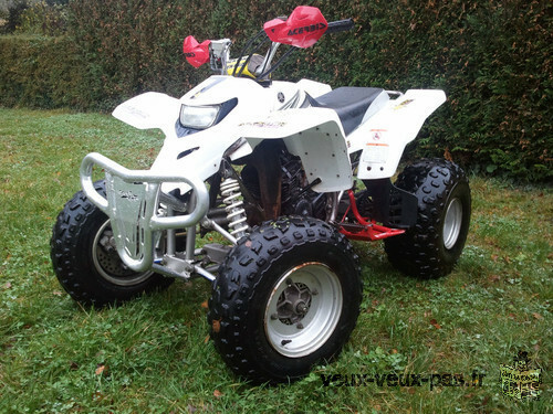 Joli Quad Yamaha 240 blaster