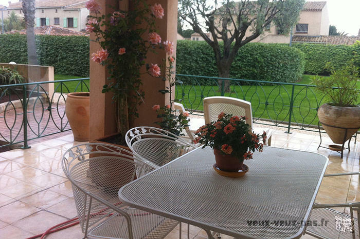 Location Vacances Appartement piscine bords de mer