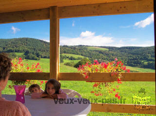 Vacances gites à la ferme en auvergne, au calme avec piscine chauffée