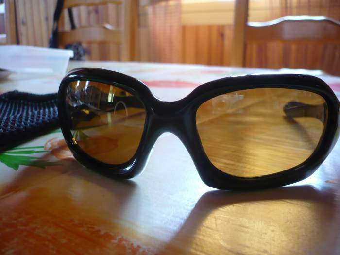 vend lunettes OACKLEY a 60€.