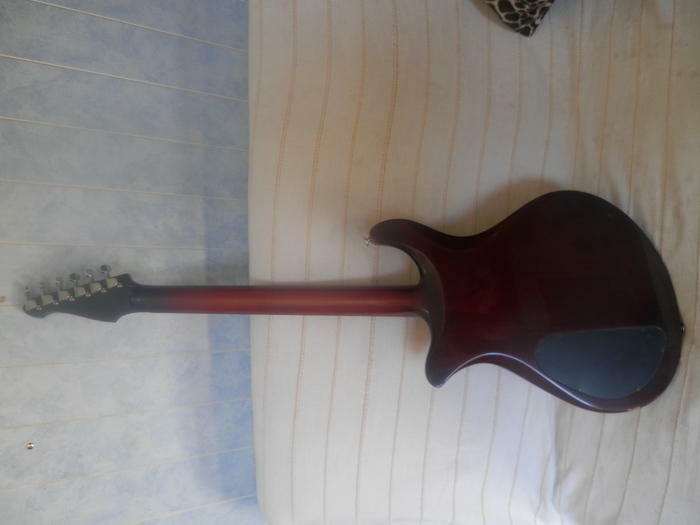 vends guitare CLAIN modèle Bereta