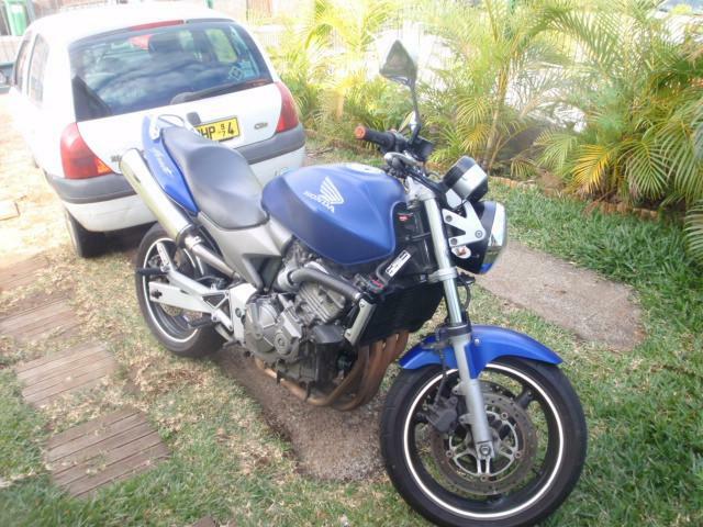 vends moto hornet 600 de 2005